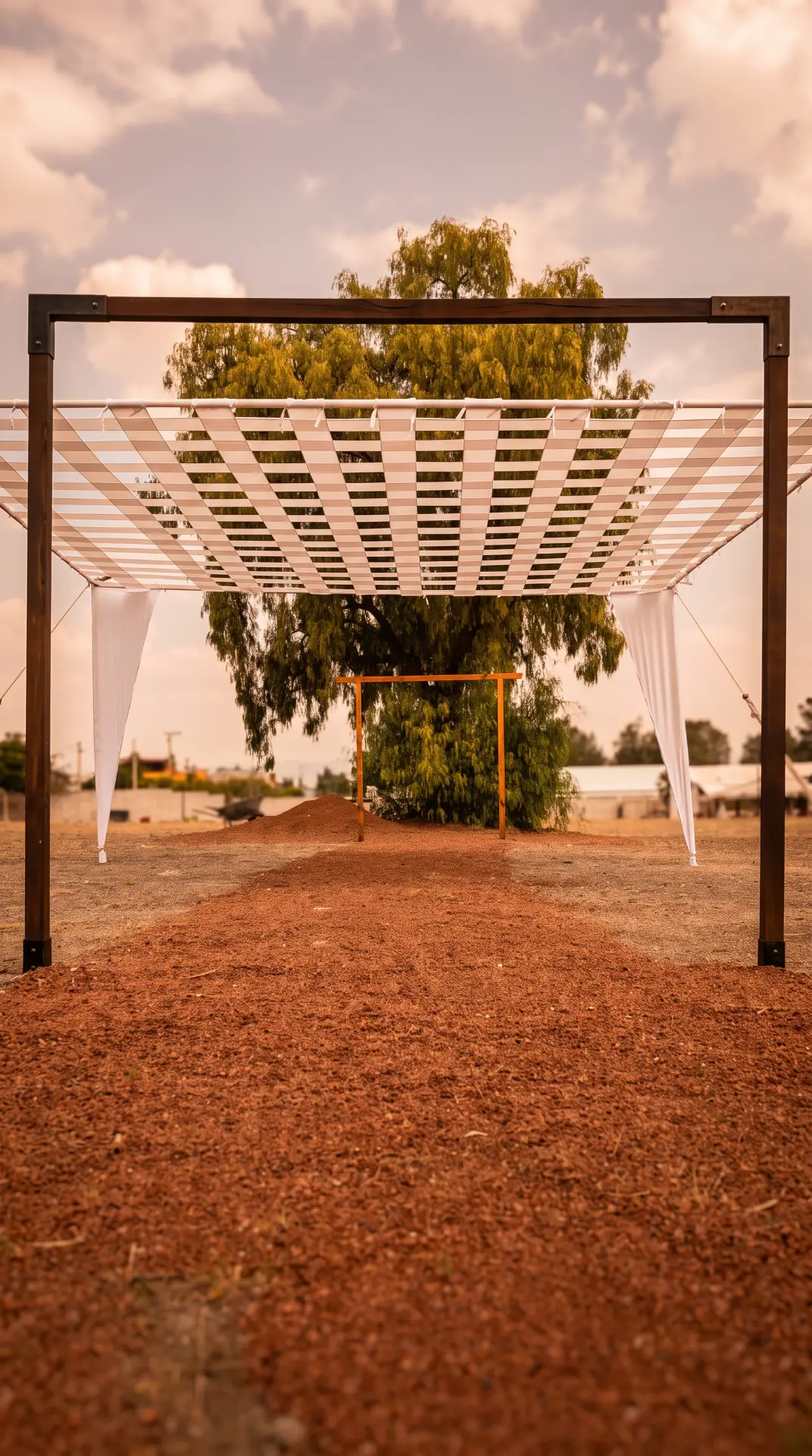 Pérgola con listones blancos lista para montaje
